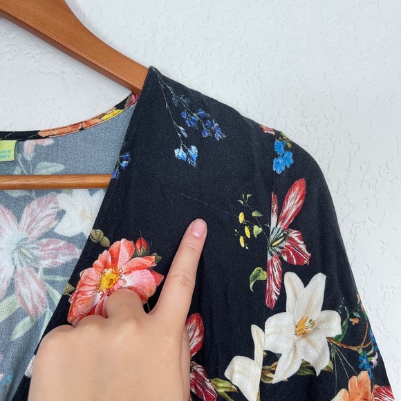πππFARM Rio Summer Flower Wrap Dress in Black Floral, XSP πππ - Picture 5 of 9